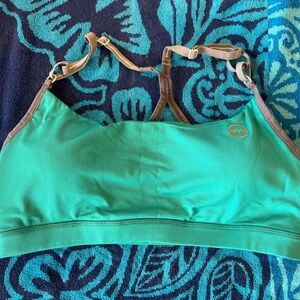 Sports bras xs to xl all band new in package. Many different colors